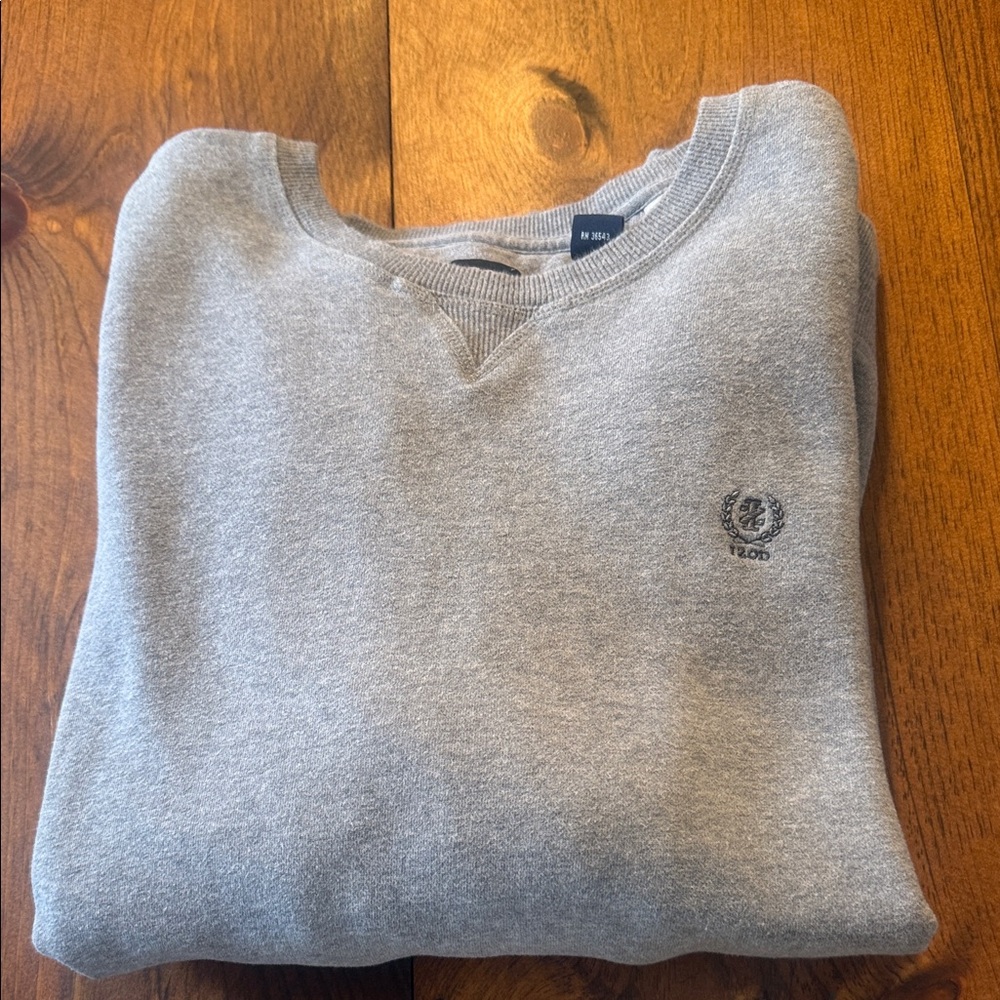 Izod Men's Gray Crewneck Sweater